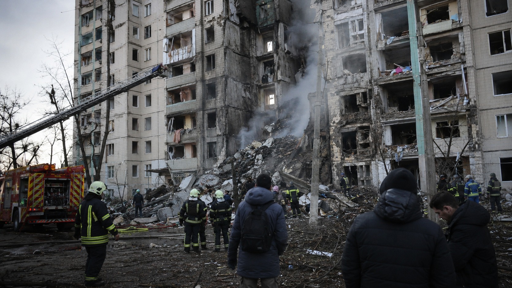 Ataques rusos dejan 12 muertos en Kyiv y alrededores durante el sexto día consecutivo de ofensiva