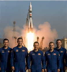 Estados Unidos y Rusia lanzan una tripulación conjunta hacia la ISS